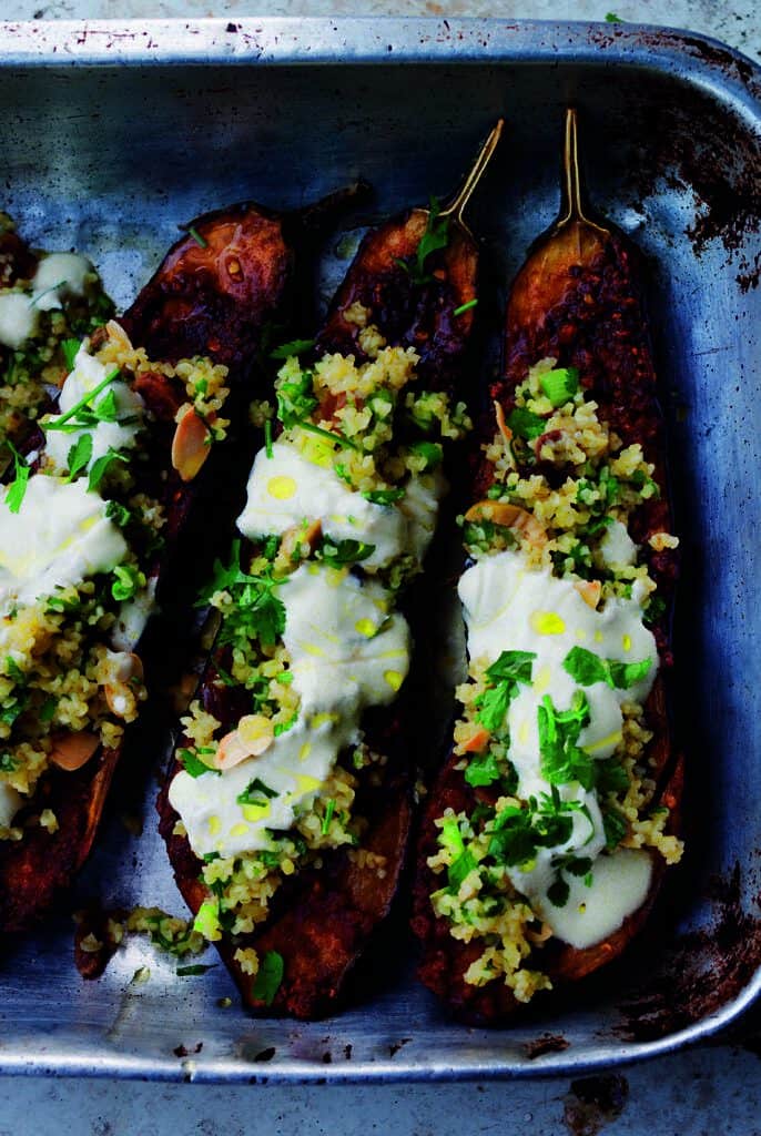 CHERMOULA AUBERGINE MET BULGUR & YOGHURT