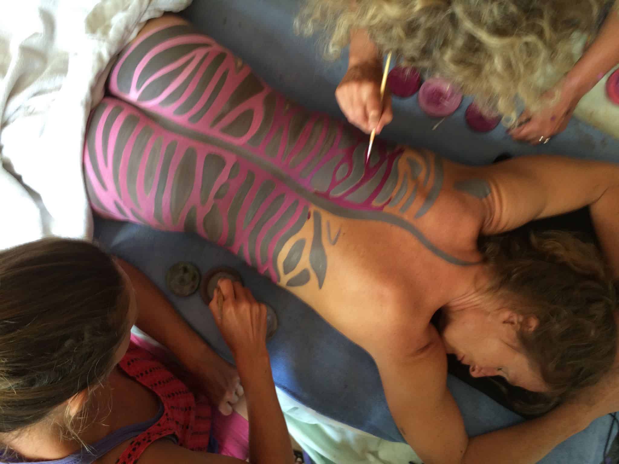 Model voor de yogakalender van Gekleurd Naakt