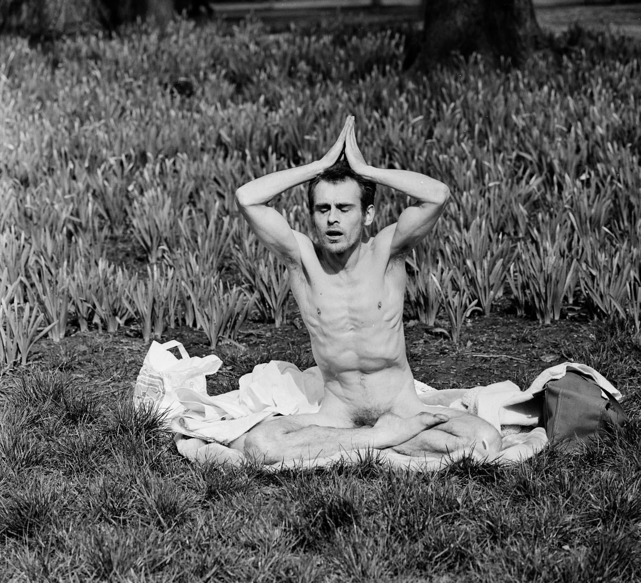 ‘Naakte yogai in Vondelpark’