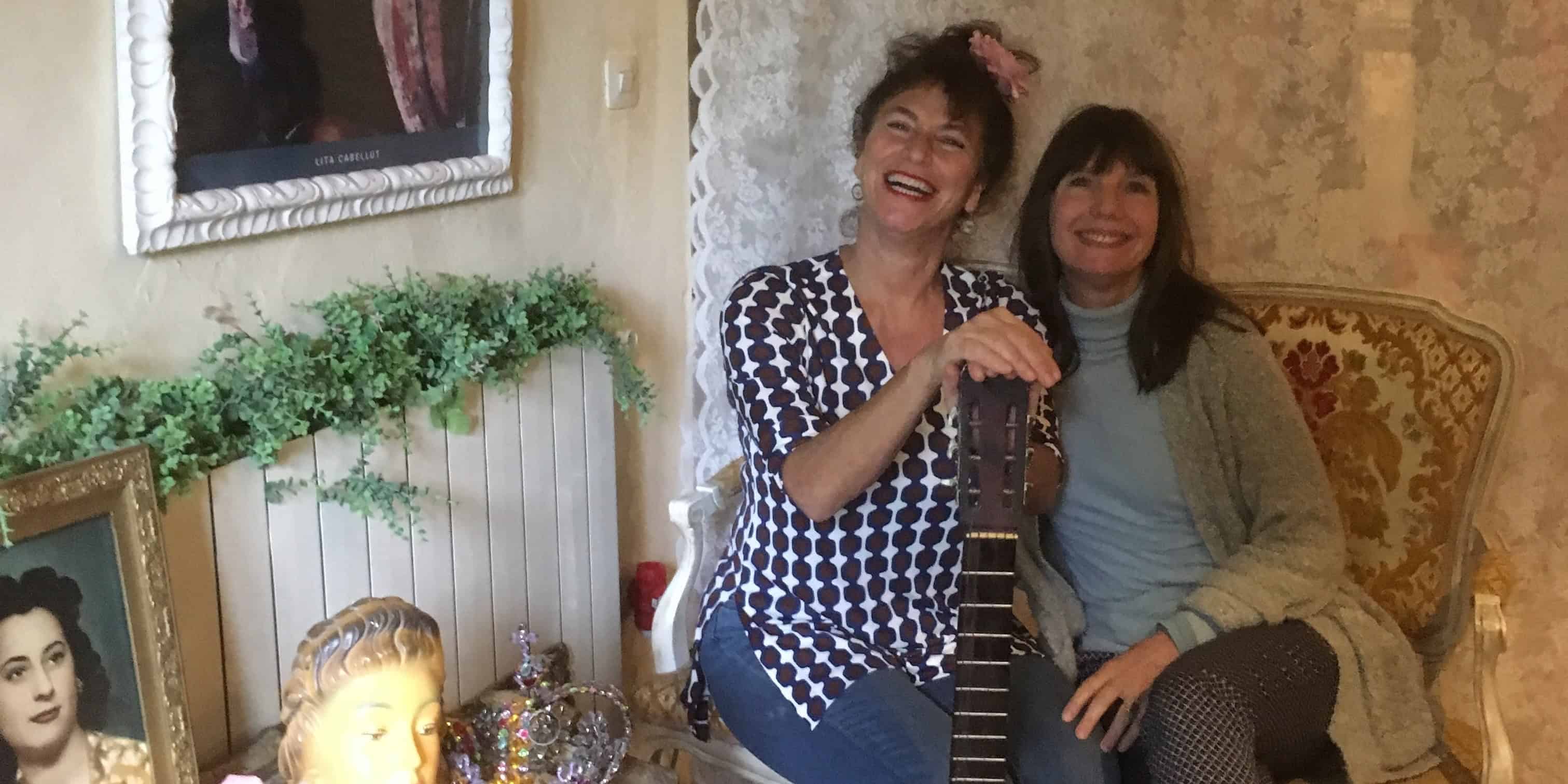 Marciel op bezoek bij Debbie in Can Portell. Foto Katinka de Maar