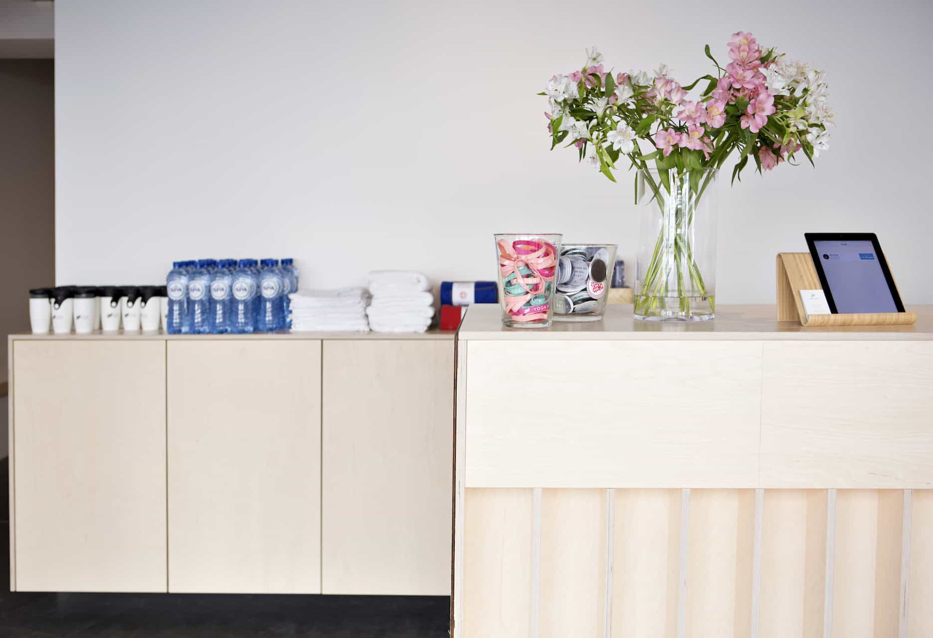 Geheel verzorgde receptiebalie. Foto Yoga Room