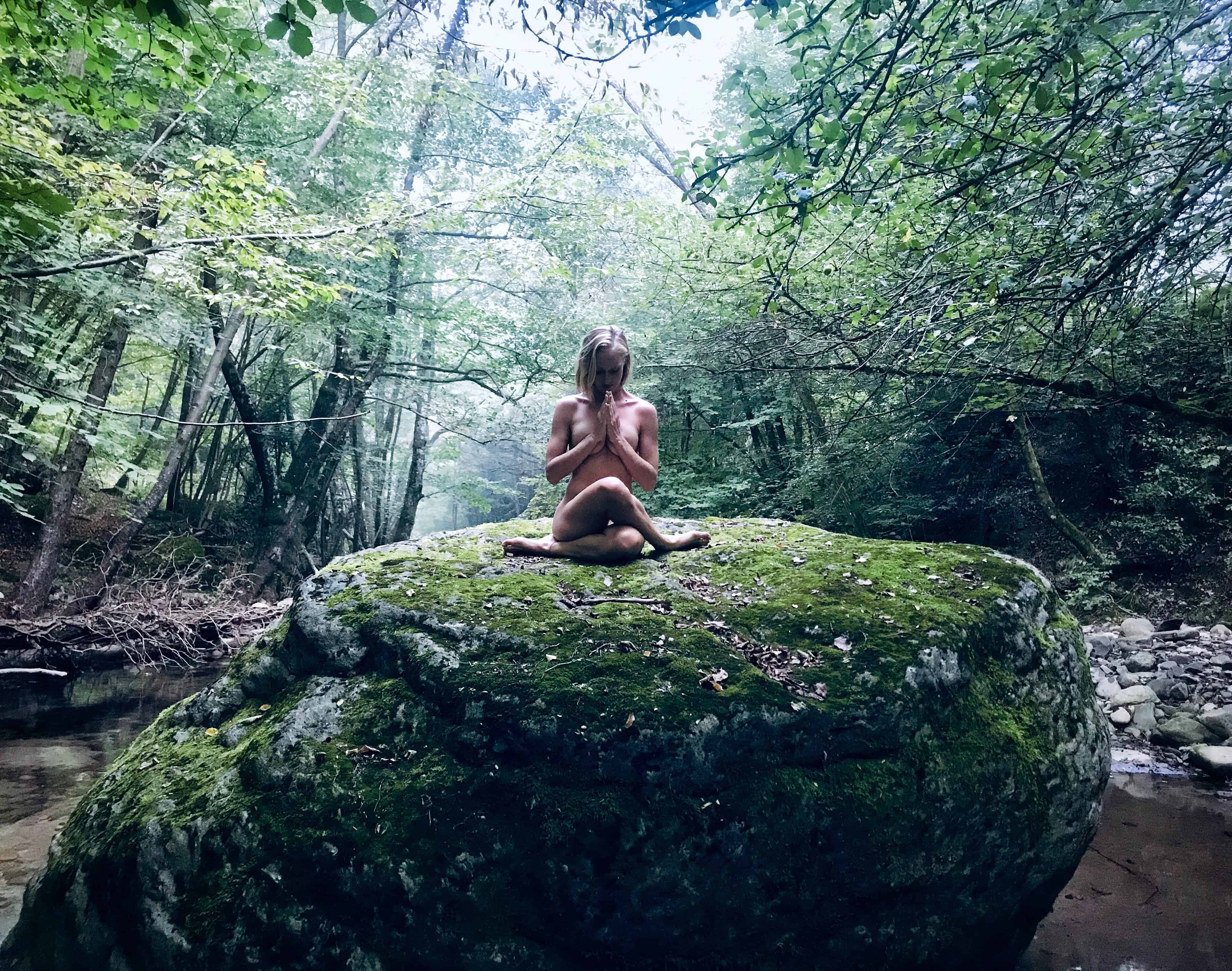 Naakt yoga reis. Foto Dieke