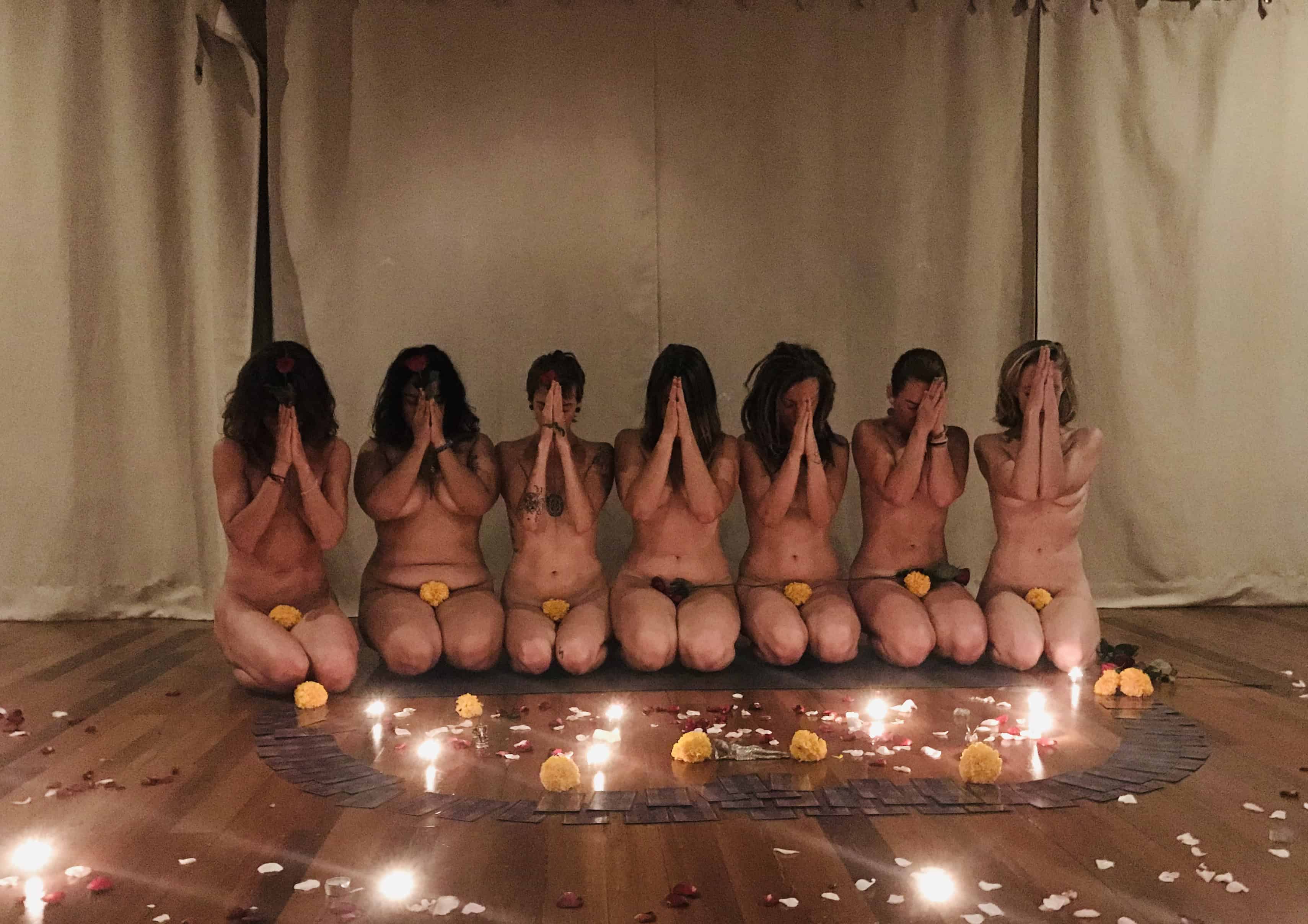 Les naakt yoga. Foto Dieke