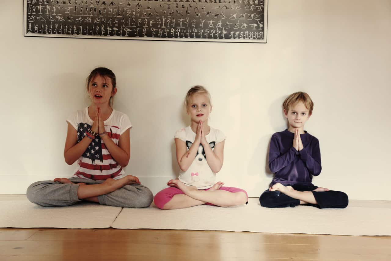 Vrolijke yoga en meditatieoefeningen in Kinderbuik&co