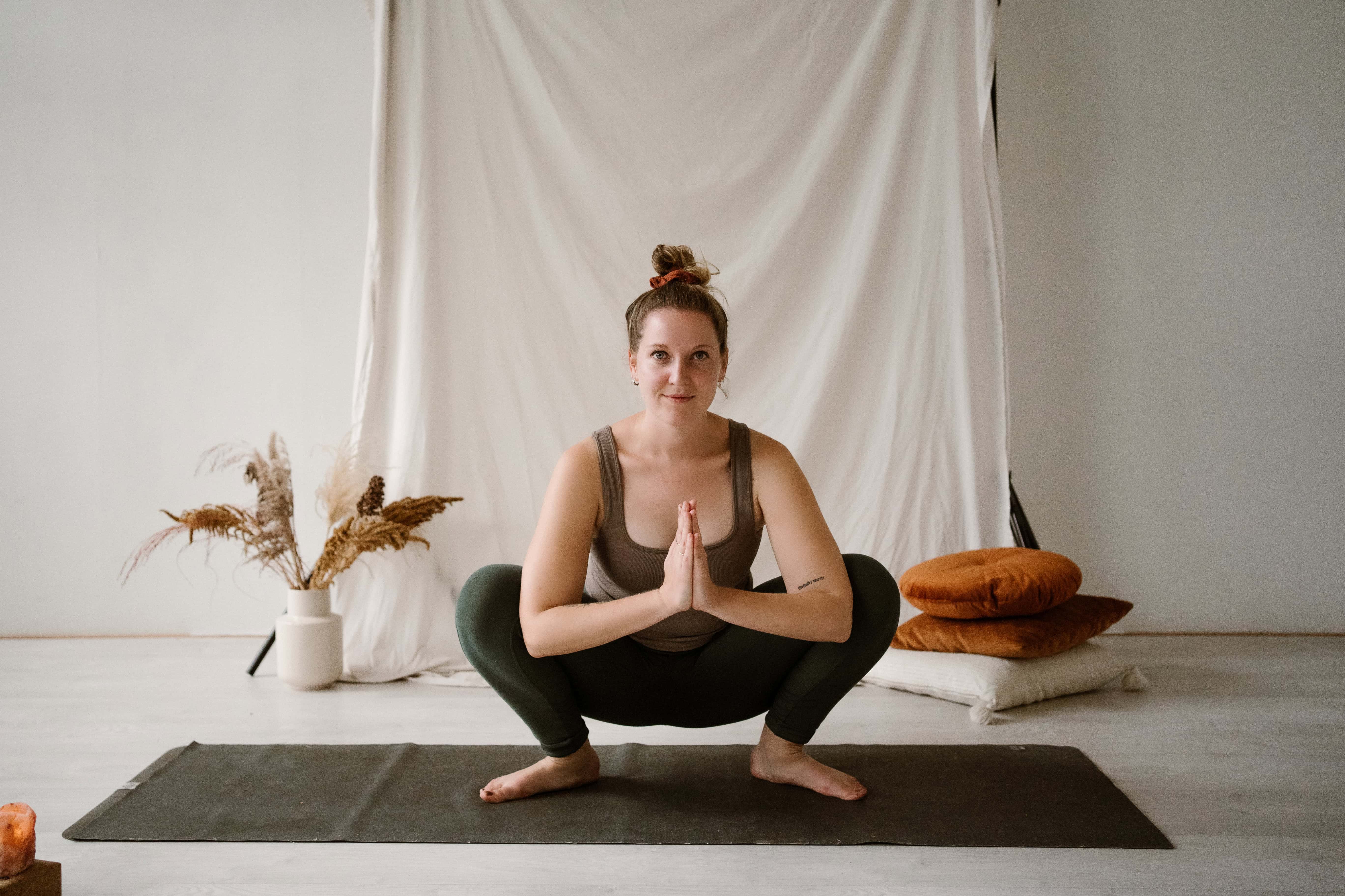 Laura de online yoga juf