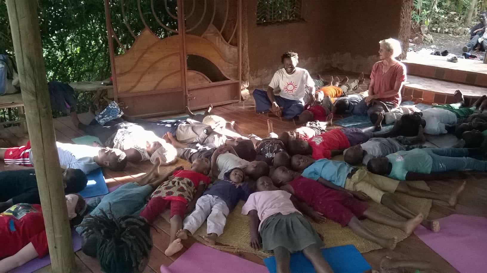Kidsyoga in Tanzania. © Femmy Brug