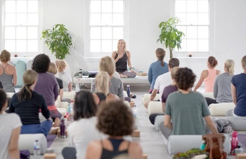 goede doel yoga because we carry weesp