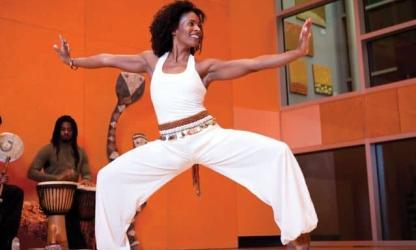 Afro Flow Yoga. Bron: www.afroflowyoga.com