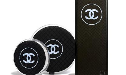 Chanel yoga mat en kussens.