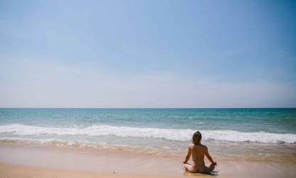 Arnaoutchot yoga op het strand